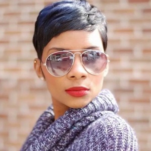 Perruque  synthétique aux cheveux courts