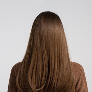 Perruque en fibre synthétique cheveux lisses avec frange 24 pouces