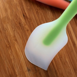 Spatule à gâteau en silicone translucide
