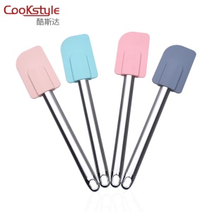Spatule en silicone et manche en acier inoxydable et tête