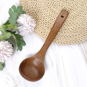 Cuillère à soupe en bois massif