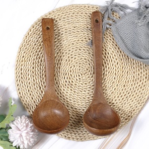 Cuillère à soupe en bois massif