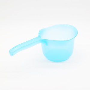 Récipient à eau en plastique épaissi et à manche