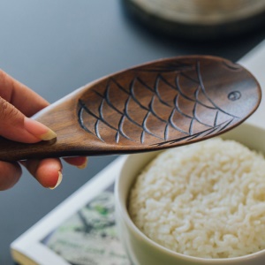 Cuillère à riz en bois de Nan en forme de poisson Sculptée à la main