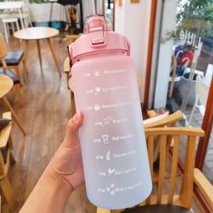 Bouteille graduée pour activité sportive de grande capacité