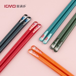 Ensemble de baguettes chinoises en alliage 5 paires antidérapantes avec décoration de poupée