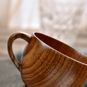 Tasse à café en bois avec poignée