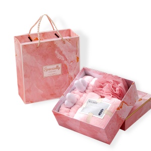 Boîte cadeau de bain 3 pièces (bandeau attache-cheuveux + boule de bain moussante + serviette) polaire de corail