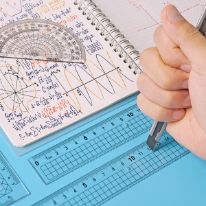 Deli 9619 Ensemble de papeterie règle kit de 4 pièces (règle + règle triangulaire isocèle + règle triangulaire à angle droit + rapporteur)