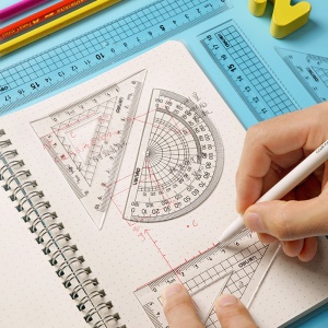 Deli 9619 Ensemble de papeterie règle kit de 4 pièces (règle + règle triangulaire isocèle + règle triangulaire à angle droit + rapporteur)