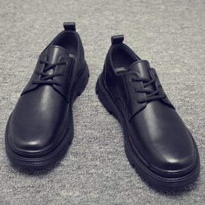 Chaussures  en cuir véritable avec  semelle en caoutchouc