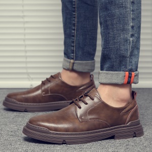 Chaussures  en cuir véritable avec  semelle en caoutchouc
