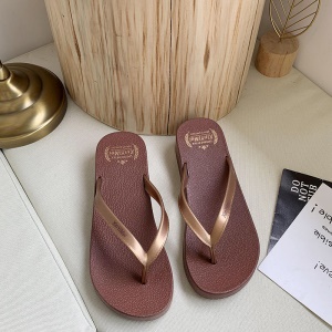 Tongs femme avec semelle épaisse antidérapante