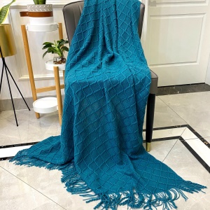 Couverture tricotée en forme de  losange 15cm avec franges