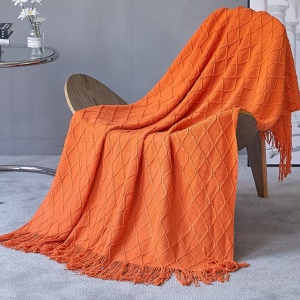 Couverture tricotée en forme de  losange 15cm avec franges