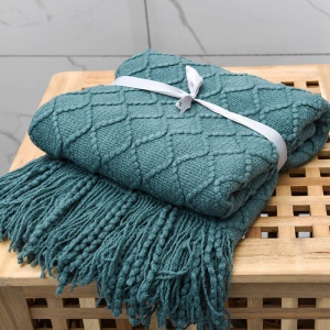 Couverture tricotée en forme de  losange 15cm avec franges