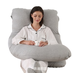 Coussin de maternité en tricot de forme J