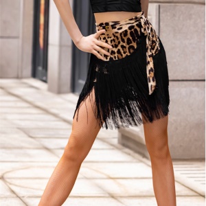 Demi-jupe de style latin pour femmes