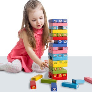 Pilote en bois de 54 grains empilés avec des blocs de construction hauts pour enfants