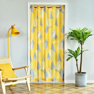 Différents styles de rideaux de porte sont disponibles