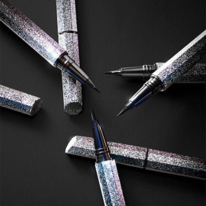 Eyeliner étanche et résistant à l'huile
