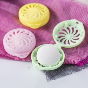 Parfum en boules aromatiques désodorisantes pour toilettes