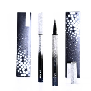 Eyeliner étanche et résistant à l'huile