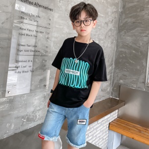 Ensemble de vêtements décontracté pour enfant （T shirt noir imprimé à manches courtes + shorts en jean) en coton