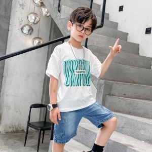Ensemble de deux pièces  T shirt imprimé et Jean Short pour enfant garçons