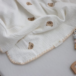 Couverture bébé en coton brodé