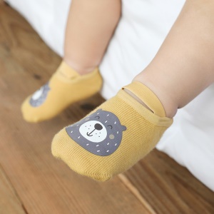 Chaussures et chaussettes antidérapantes pour bébé