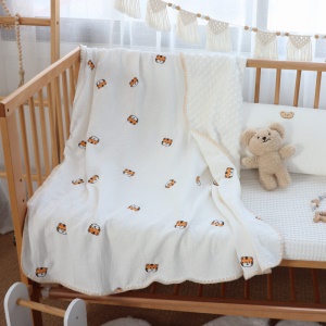 Couverture bébé en coton brodé