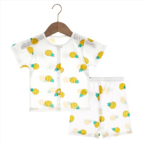 Ensemble de vêtements pour bébés (T-shirt avec boutons et col rond + short) en coton