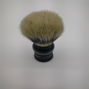 Brosse à barbe pour hommes avec manche en plastique noir poils doux