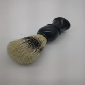 Brosse à barbe pour hommes avec manche en plastique noir poils doux