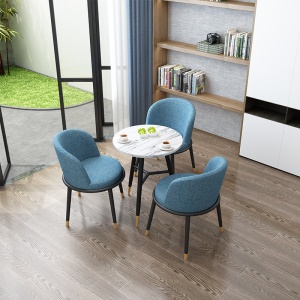 Petite table ronde pour accueil des invités