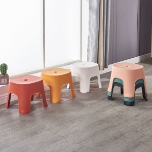 petit tabouret  en plastique antidérapant