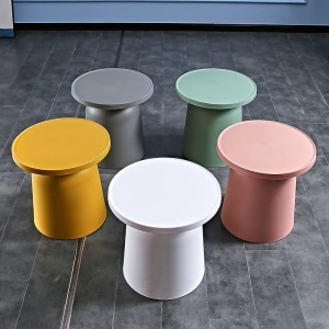 Table basse ronde en plastique