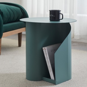 Table en fer forgé avec espace de rangement