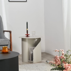 Table en fer forgé avec espace de rangement