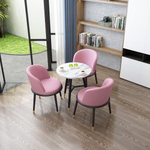 Petite table ronde pour accueil des invités