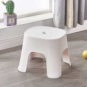 petit tabouret  en plastique antidérapant