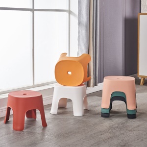 petit tabouret  en plastique antidérapant