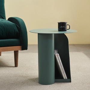 Table en fer forgé avec espace de rangement