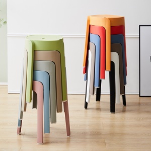 Tabouret empilable en plastique épais pour usage domestique