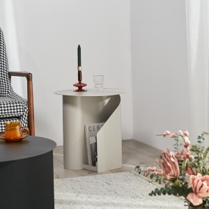 Table en fer forgé avec espace de rangement