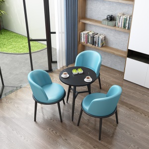 Petite table ronde pour accueil des invités