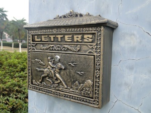 Boîte aux lettres vintage  en fonte d'aluminium