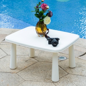 Chaise de plage /bord de piscine pliante en plastique légère