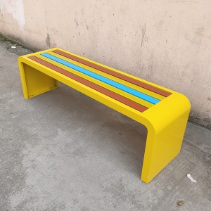 Banc extérieur en plastique et bois coloré